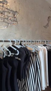 Mia_shy1 strolls Pic 2