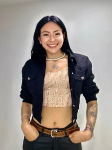 april_dumontのnew hairblackの枚の写真