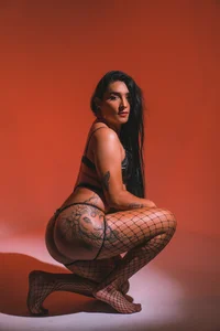 Skarlet_Ruiz_ Me Hình 5