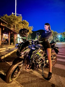 lone- Public Pic 2