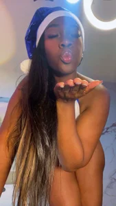 Athenea_Mills Look at me, but don't touch me Immagine  2