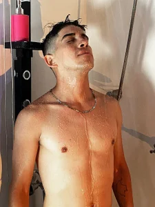 Adrian_fire Cold on the outside, hot on the inside. Foto 2