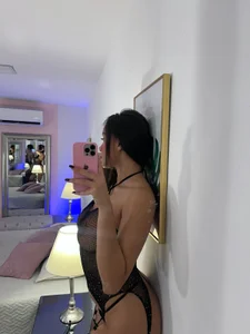 Chloe_evans__ I love white Pic 4