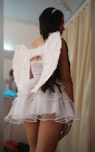 CelesteCox 🤍 Sweet on the outside, tempting once you get to know me. Foto