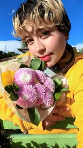 Anna_Pinup_x kullanıcısının yellow flower albümü -  2 fotoğraf