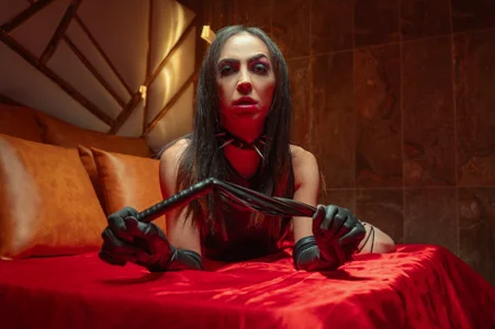 AlejandraDangerGirlのI will be your madamの 5枚の写真