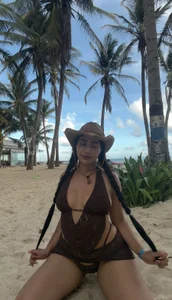 IvonneOwen Days of sun and beach Pic 5
