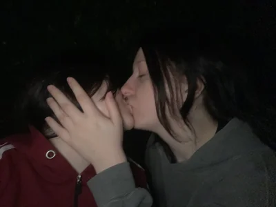 hug and kisses 💋 od nahida77  3 snímek