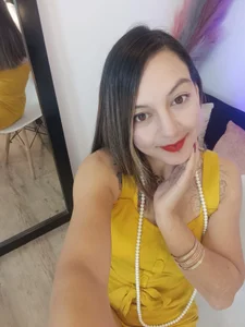 Ariana_blonde Come closer… I promise I don’t bite, unless you ask. 😈 Billede 6