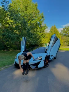 margot_robbie7 mclaren 🩵 Εικόνα 7