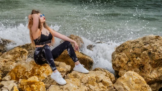 ArielBurn Touches of waves Pic 3