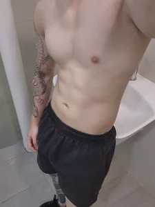 Valerious180 Public Hình 2