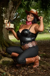 Margaret_Saunders 🤠💦Happy birthday at the ranch: huge boobs ready to bounce. 🤠💦 Bilde 6