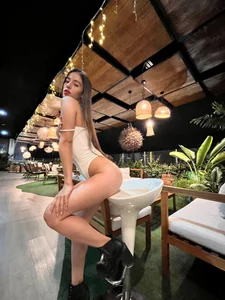 RebeccaBaxter Sweet evening on the rooftop Pic 2