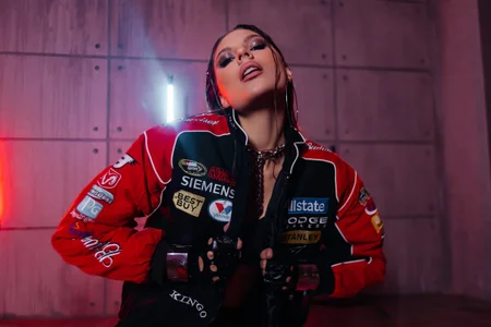 AliceVersal Moto Girl Pic 4