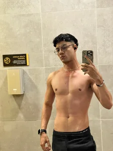 Dash in the gym!!💪🏼 de Sebastian-Dash  6 Imagens