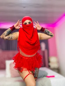 Nayla-Mouna Red is passion Pic 2