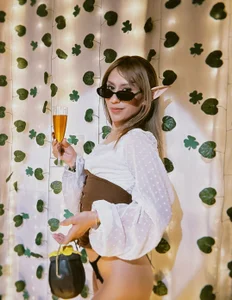 mila_katts Do you want to toast with me? 🍺 Foto