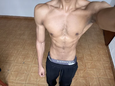 ABS 🤤 de Sexyquerubin  4 photos