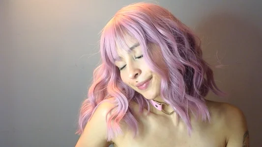 Kind_Scarlett Pink hair Pic 2