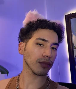 noahnoguera kullanıcısının bunny ears 🐰🔥 albümü -  5 fotoğraf