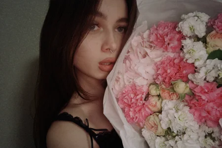 YvonneRobes I love flowers especially roses🌹 사진 8