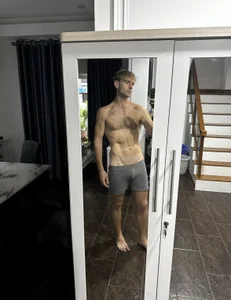 lukegunn freeee টি ছবি