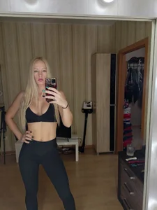 Evva_Ross Public Foto