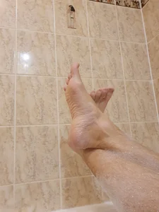 Feet in the bathtub od Chcitoodtebe  4 snímek