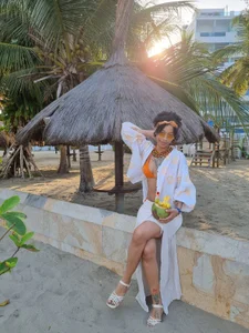 Zdjęcia daiana_curly Sun, beach and my brown skin☀⛱:  9