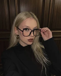 essyle Business woman Pic