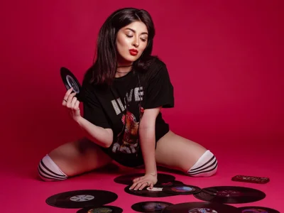 VanessaNyx Spin Me Right Round Baby Hình 2