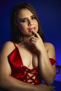 ThaniaJones Sexy pretty woman Pic 4