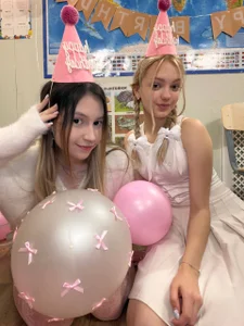 nancy_chancy's Elsa came here to celebrate my BIRTHDAY with me!🎁🎉 Sex Photo 3