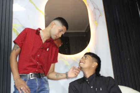 darwinandbrayannClass, style, and an irresistible dose of charm. Two men who redefine elegance with every glance 🖤✨ Bild 6