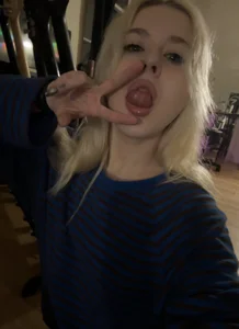 viviennedoll: BLONDE KITTY 🫐🫐🫐 ( 2 фото)