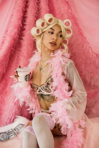 LunaRuso 💅🏼💸Between curls and bills💸💅🏼 Foto 6