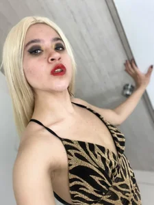 Public de Angely__grey  5 Imagens
