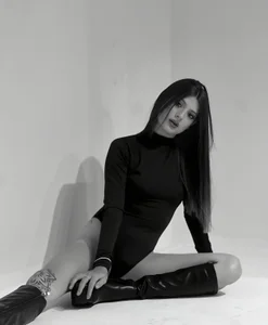 AlessiaCorleone_Look At Me图片 3