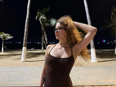 Skin_Girl Public Pic 3