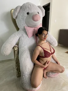 SalomeeHills Do you want to be my stuffed animal? Pic 3