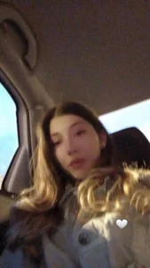 Lola_Ried Public Pic 6