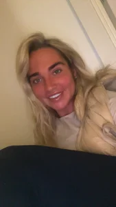 MarnieMilfxox feeling at home x Pic