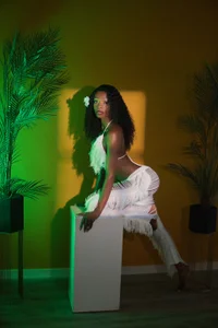 Haileyconnors_ TROPICAL VIBES 사진 3