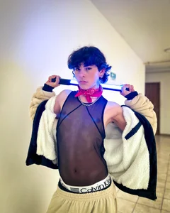 Luke_Howland Hi loves Hình