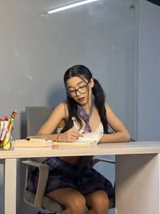 ChloeRosses: A beautiful college girl 📚✏️ ( 6 фото)