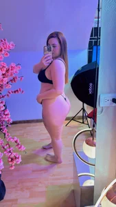 Zdjęcia JuliaDavis_1 horny girl 😈💦:  2