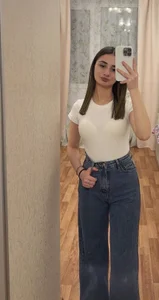 MableHort air kiss Pic 2