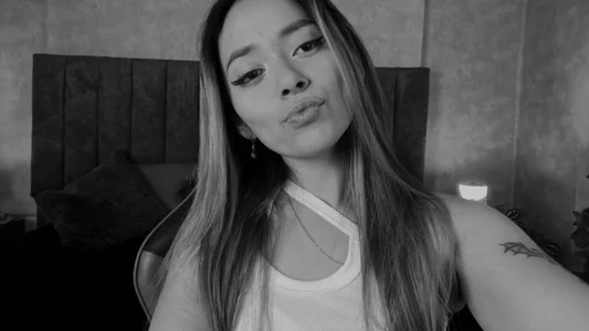 LanaMills_ Black and white Billede