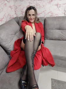 Abril_Sexx Milf sexual secretary! Pic 2